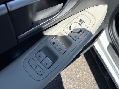 2025 Hyundai Sonata Hybrid — photo 22 view