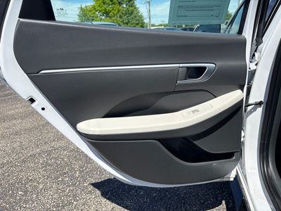 2025 Hyundai Sonata Hybrid — photo 25 view