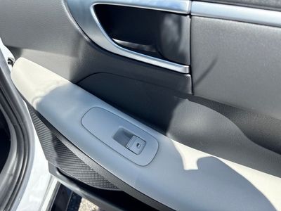 2025 Hyundai Sonata Hybrid — photo 32 view