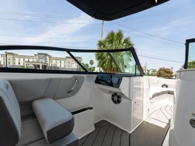 2025 Sea Ray ECT 6.2L MPI DTS BR4 - Photo 12