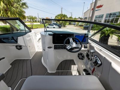 2025 Sea Ray ECT 6.2L MPI DTS BR4 - Photo 11