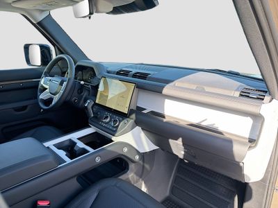 2026 Land Rover Defender 130 - Photo 13