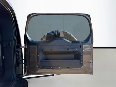 2026 Land Rover Defender 130 - Photo 12