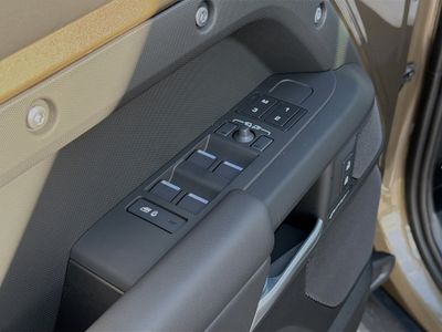 2026 Land Rover Defender 130 - Photo 22