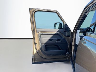 2026 Land Rover Defender 130 - Photo 21