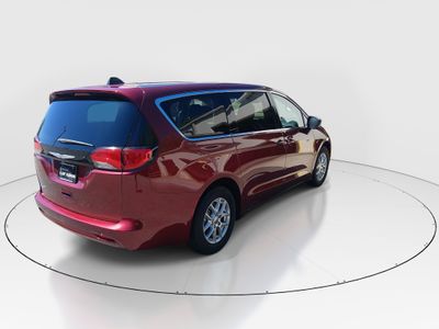 2023 Chrysler Voyager - Photo 7