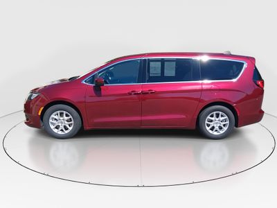 2023 Chrysler Voyager - Photo 4