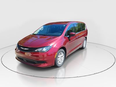 2023 Chrysler Voyager - Photo 3
