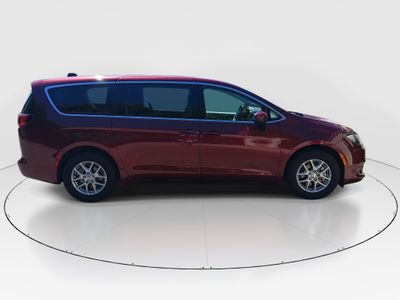 2023 Chrysler Voyager - Photo 8
