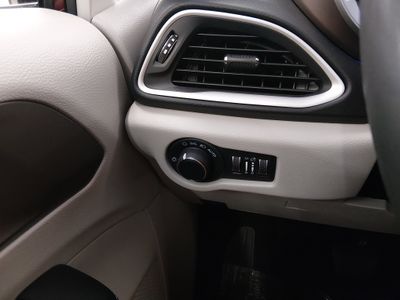 2023 Chrysler Voyager - Photo 13
