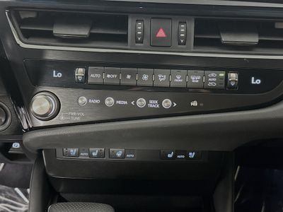 2024 Lexus ES - Photo 23