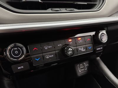 2025 Jeep Compass - Photo 15