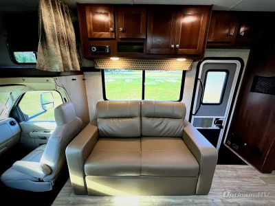 2019 Forest River Sunseeker — photo 9 view