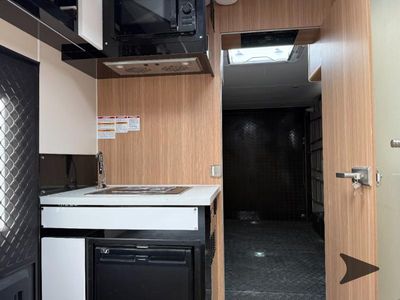 2025 BLACK SERIES Black Series Camper — photo 12 view