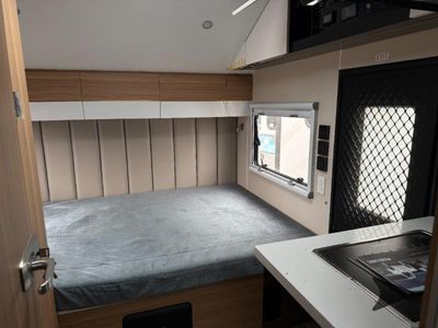 2025 BLACK SERIES Black Series Camper — photo 13 view