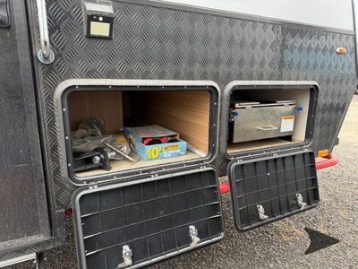 2025 BLACK SERIES Black Series Camper — photo 10 view