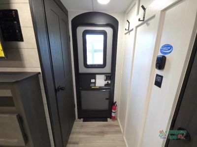 2027 Venture RV Campbound Platinum — photo 33 view