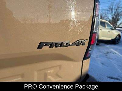2023 Nissan Frontier PRO-4X — photo 17 view