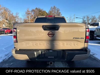 2023 Nissan Frontier PRO-4X — photo 9 view