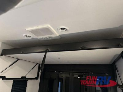 2025 Dutchmen Voltage — photo 49 view