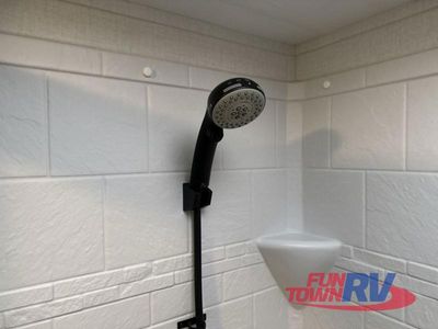 2025 Dutchmen Voltage — photo 46 view