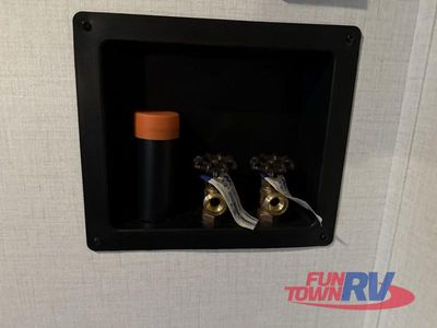 2025 Dutchmen Voltage — photo 54 view