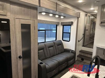 2025 Dutchmen Voltage — photo 7 view