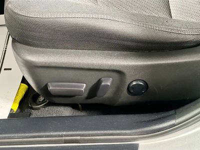 2015 Toyota Camry — photo 13 view