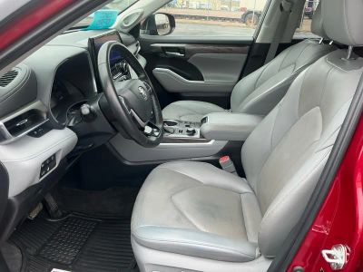 2023 Toyota Highlander — photo 9 view