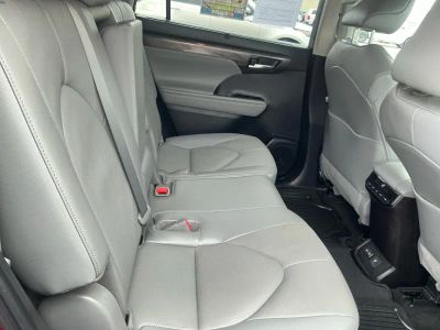 2023 Toyota Highlander — photo 19 view