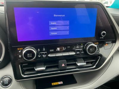 2023 Toyota Highlander — photo 11 view
