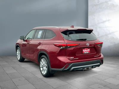 2023 Toyota Highlander — interior view
