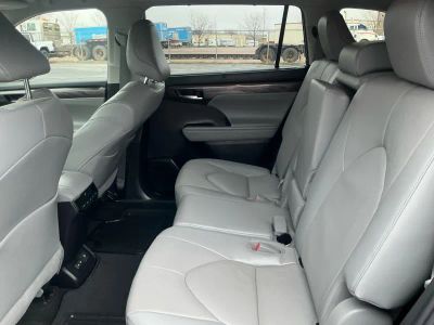 2023 Toyota Highlander — photo 16 view