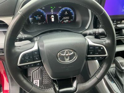2023 Toyota Highlander — photo 13 view