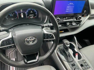 2023 Toyota Highlander — photo 14 view