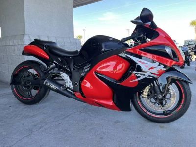 2016 Suzuki Hayabusa — front three-quarter view
