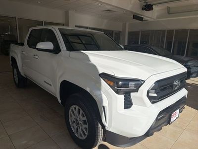 2025 Toyota Tacoma — photo 8 view