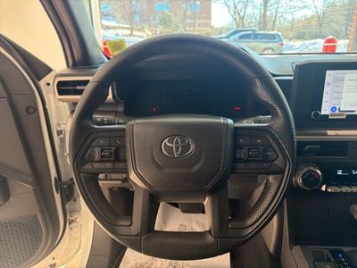 2025 Toyota Tacoma — photo 18 view