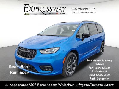 2026 Chrysler Pacifica Select in Hydro Blue Pearl-Coat Exterior Paint — front three-quarter view