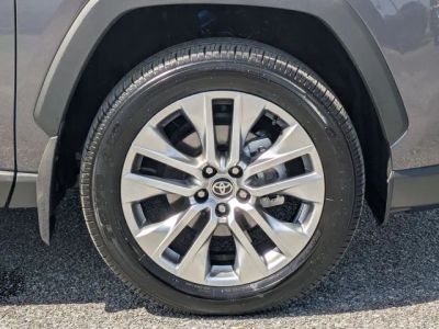 2025 Toyota RAV4 - Photo 9