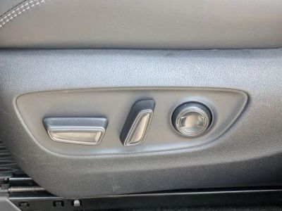2025 Toyota RAV4 - Photo 13