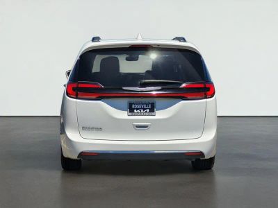 2022 Chrysler PACIFICA — detail view