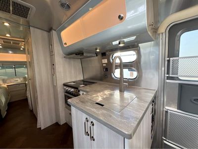2026 Airstream International - Photo 12