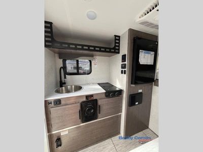 2026 Lance Squire Truck Campers - Photo 6