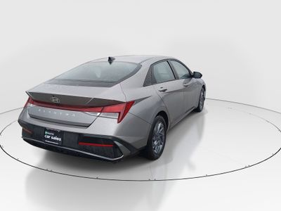 2024 Hyundai Elantra — photo 7 view