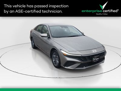 2024 Hyundai Elantra SEL IVT — front three-quarter view