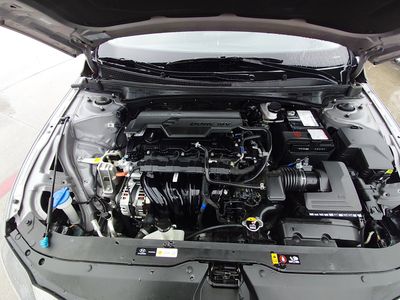 2024 Hyundai Elantra — photo 9 view