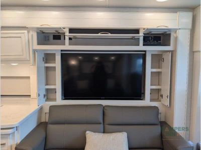 2024 Entegra Coach Reatta XL — photo 40 view