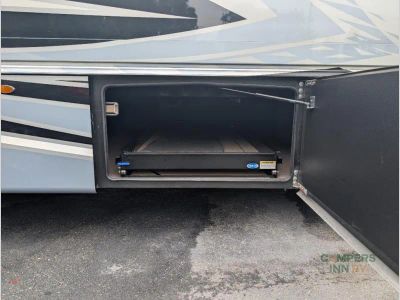 2024 Entegra Coach Reatta XL — photo 18 view