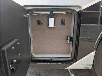 2024 Entegra Coach Reatta XL — photo 7 view